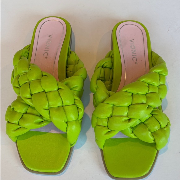 NEW Vionic Kalina in Green. Size 8 - Picture 2 of 7